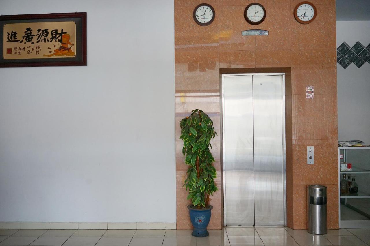 OYO 2291 Hotel Bahagia Makassar Bagian luar foto