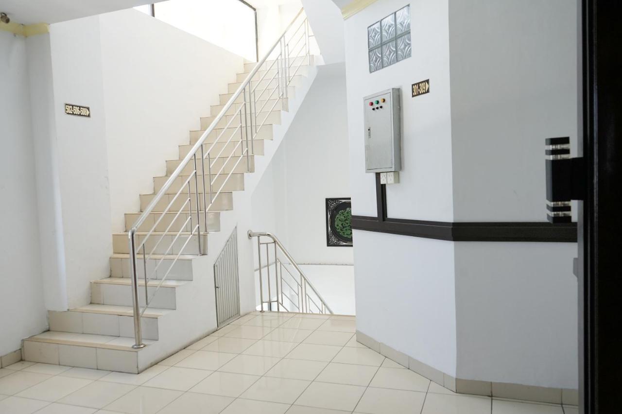 OYO 2291 Hotel Bahagia Makassar Bagian luar foto