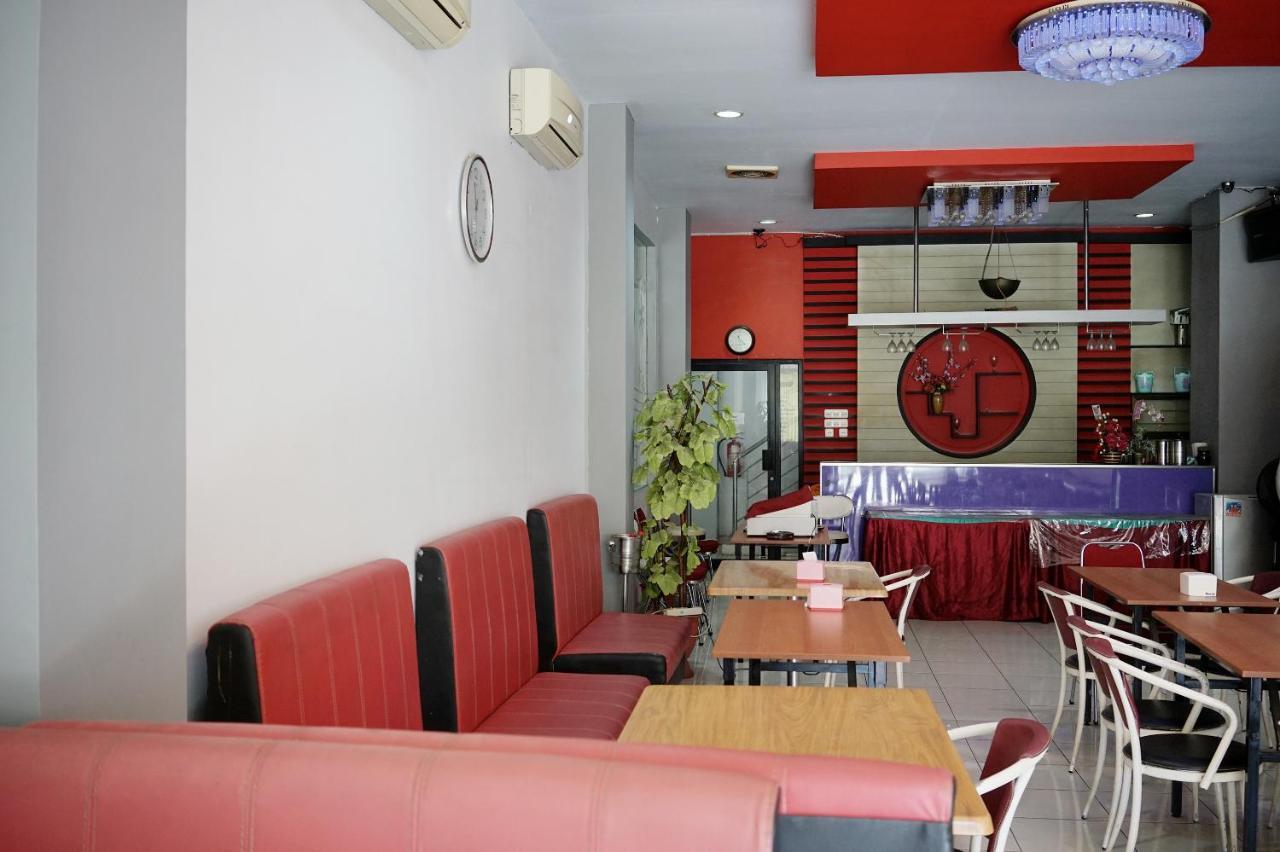 OYO 2291 Hotel Bahagia Makassar Bagian luar foto