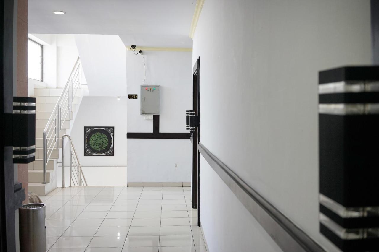 OYO 2291 Hotel Bahagia Makassar Bagian luar foto
