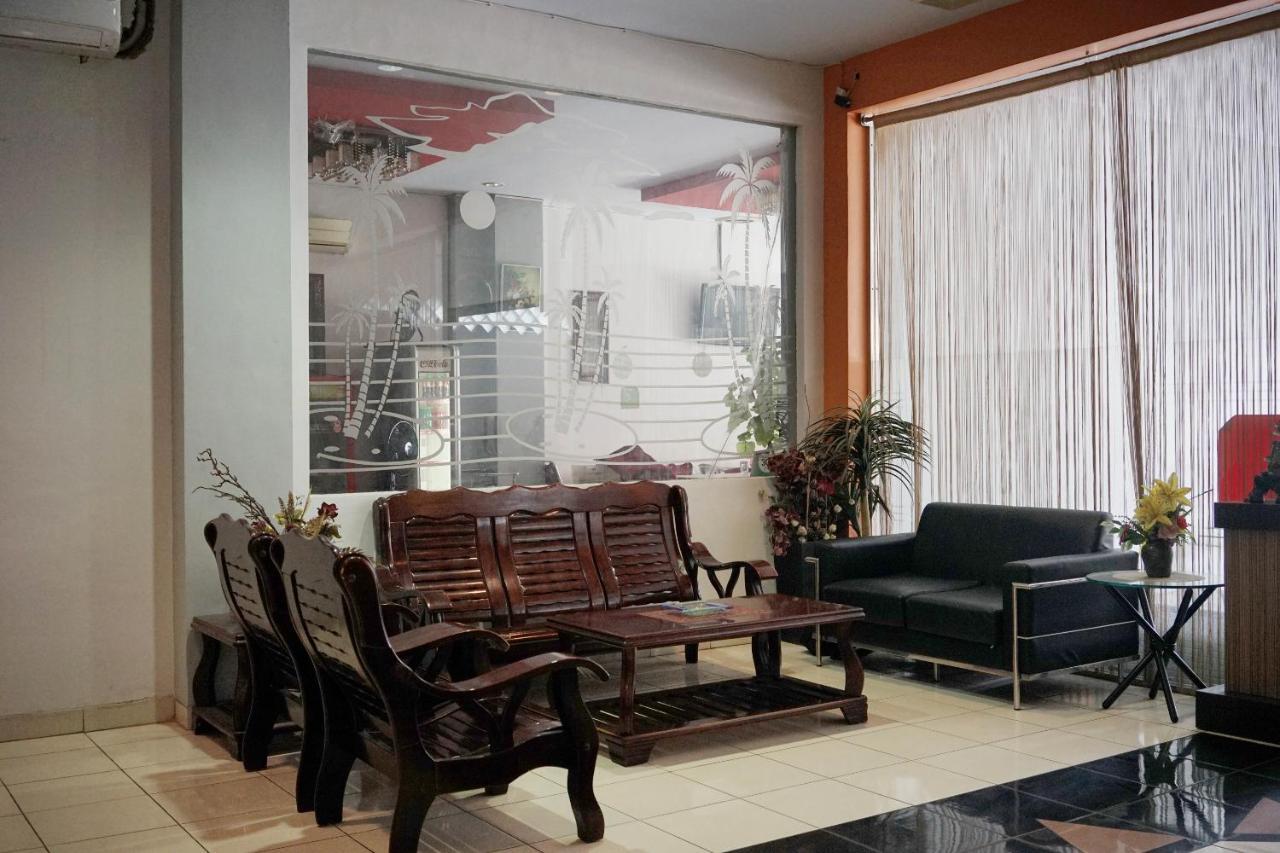 OYO 2291 Hotel Bahagia Makassar Bagian luar foto
