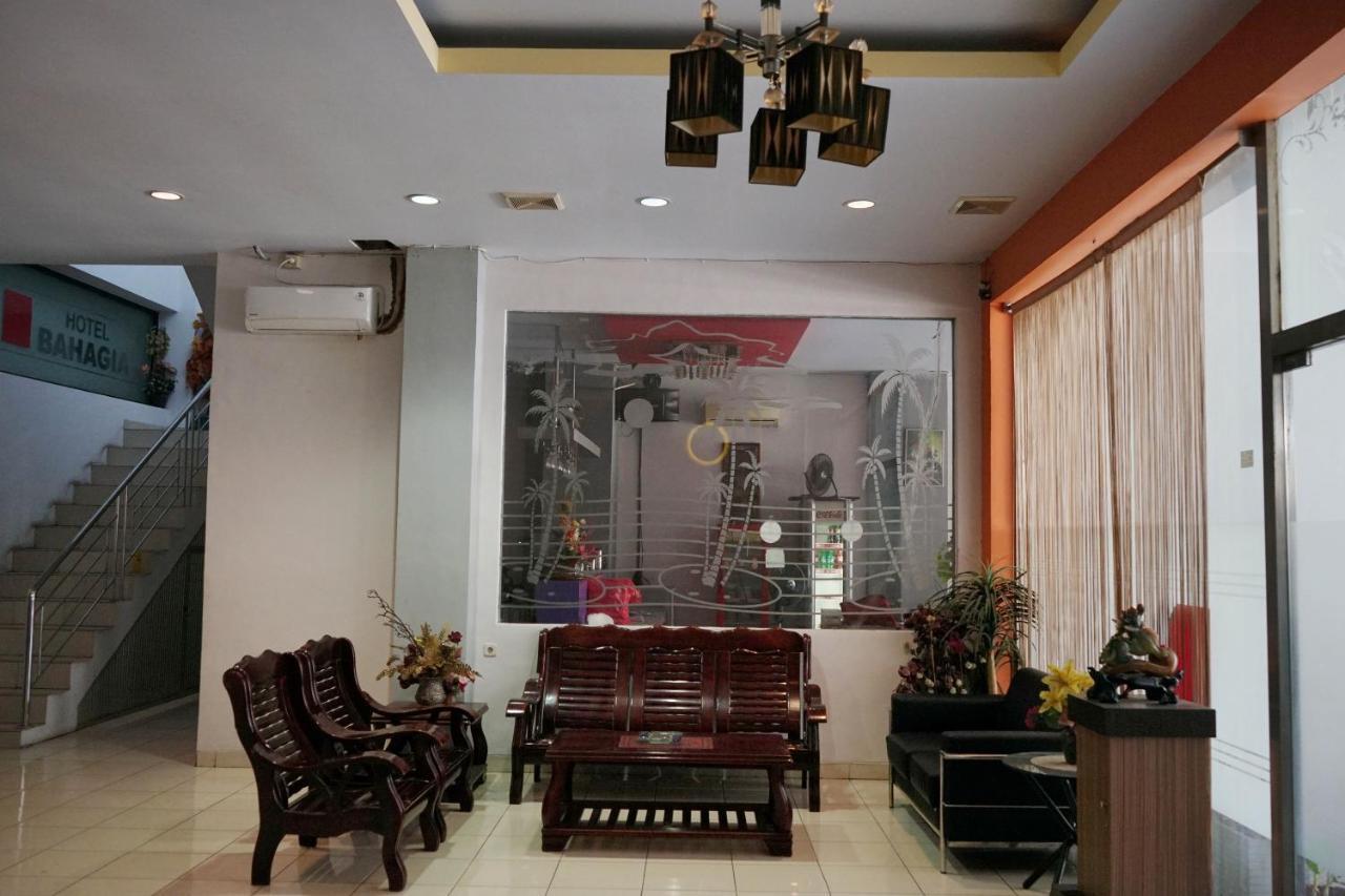 OYO 2291 Hotel Bahagia Makassar Bagian luar foto
