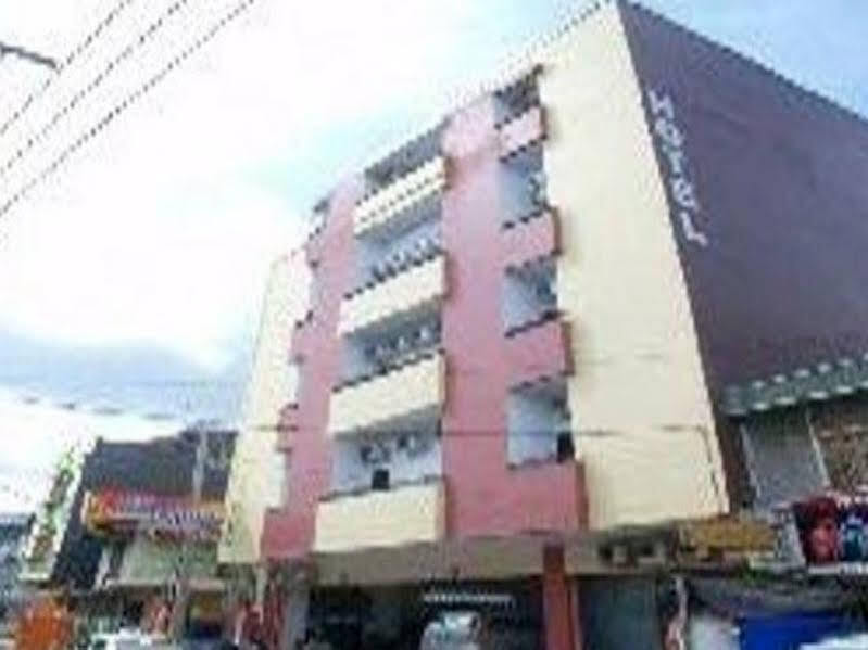 OYO 2291 Hotel Bahagia Makassar Bagian luar foto